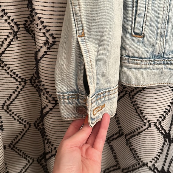 NWOT Old Navy cutout detail denim jacket - Picture 5 of 6
